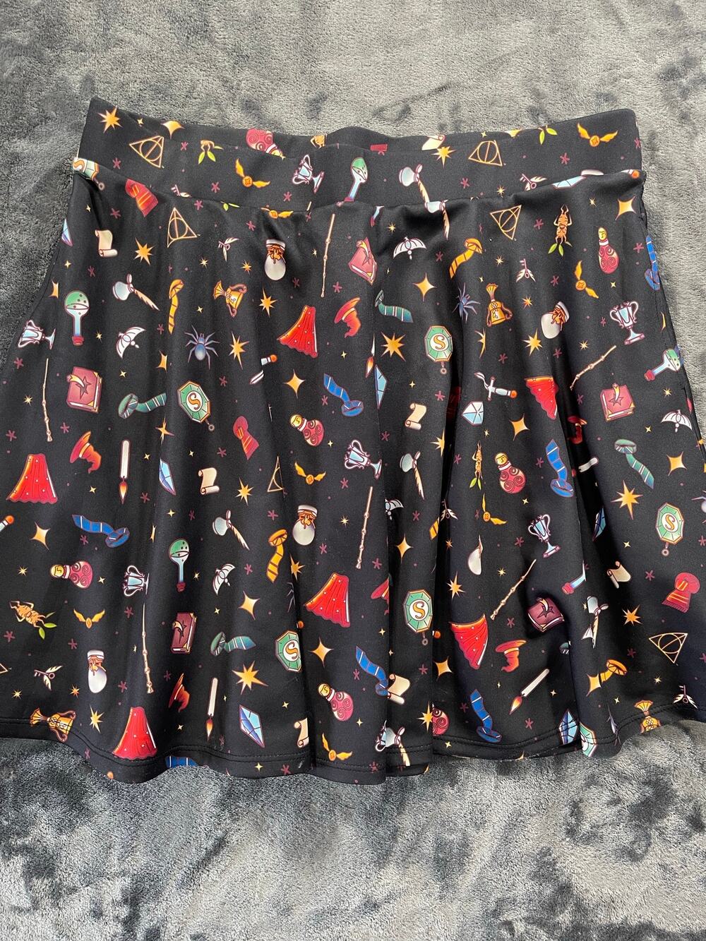 Harry Potter by Torrid Deathly Hallows Golden Snitch Skater Skirt Black Size 1X